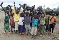 Nous avons besoin d'un minimum d'habits et chaussures..